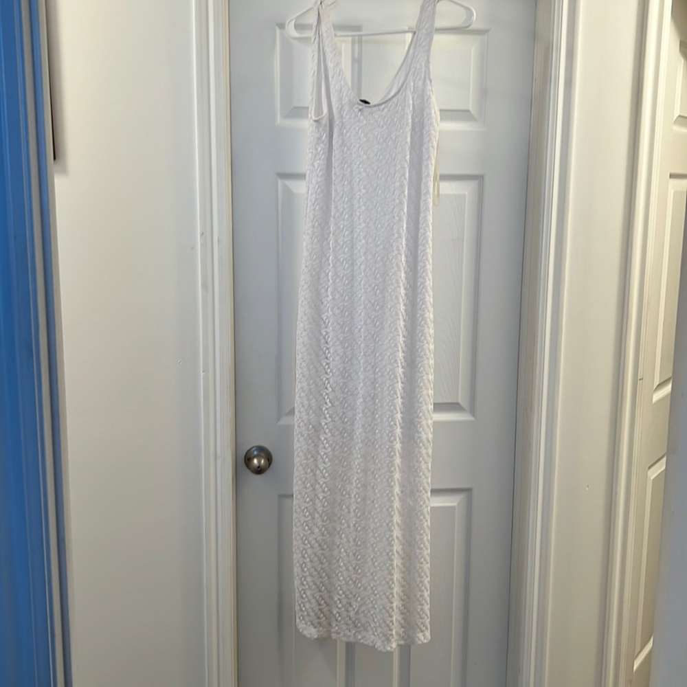 DONATED White lace dress, side slits with built in slip.